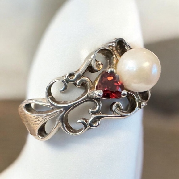 Vintage Pearl & Garnet Sterling Silver Ring - Picture 2 of 9